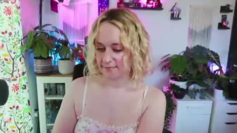 Snapshot of zoeyryan chatting on 06/21/26, 08:11 Zoey Ryan online show from 06/21/26, 08:11