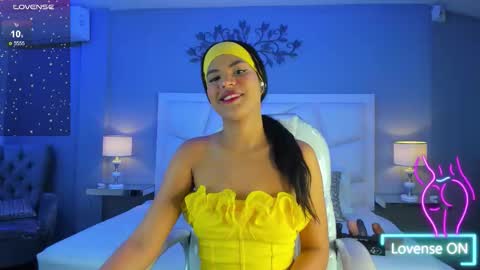 Snapshot of zoeysnow chatting on 10/14/25, 11:55 Z O E online show from 10/14/25, 11:55