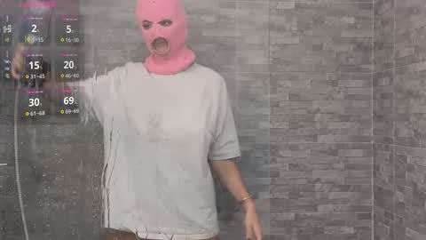 Snapshot of zoeythepinkmask chatting on 10/10/25, 05:06 Zoey online show from 10/10/25, 05:06