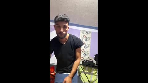 Snapshot of zoliv385 chatting on 01/06/26, 05:49 Sexy boy29 online show from 01/06/26, 05:49