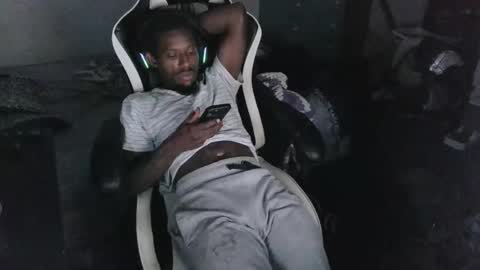 zoneingout online show from 11/13/25, 03:38