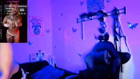 Snapshot of zooee_01 chatting on 03/25/26, 05:57 Zoee online show from 03/25/26, 05:57