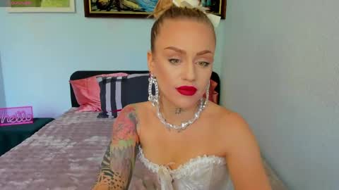Mia online show from 05/30/26, 09:39