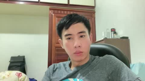 Snapshot of zseszsesz chatting on 04/12/26, 03:50 Z online show from 04/12/26, 03:50