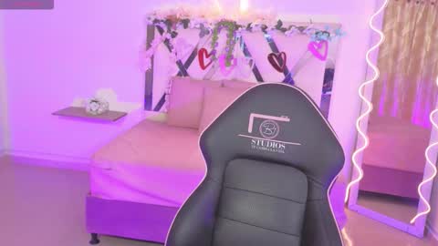 ZURY   online show from 10/02/25, 11:39