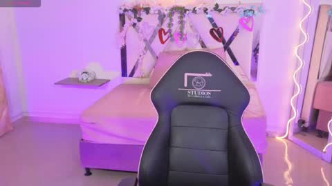 ZURY   online show from 10/08/25, 11:30