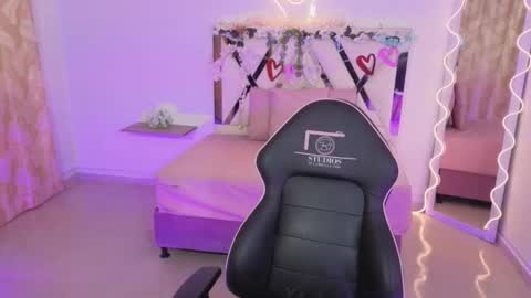 ZURY   online show from 11/06/25, 11:44