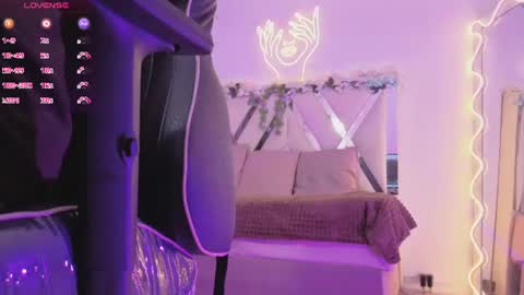 Snapshot of zury_tay chatting on 06/19/26, 11:36 ZURY online show from 06/19/26, 11:36