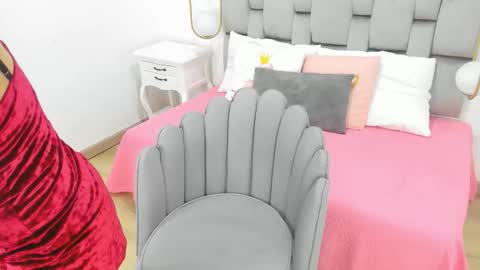 Im Zusan My schedule is from 1030pm to 430 am colombian time online show from 03/08/26, 02:04