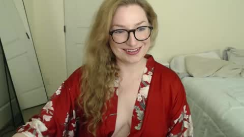 Snapshot of zuzuclaire chatting on 03/27/26, 07:24 Carly online show from 03/27/26, 07:24