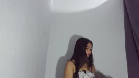 zyra_maris06 online show from 08/06/26, 02:08