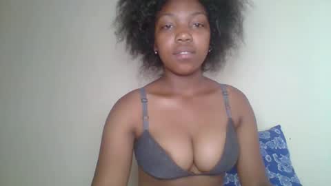 Snapshot of zyraelle_01 chatting on 04/19/26, 08:02 zyraelle_01 online show from 04/19/26, 08:02
