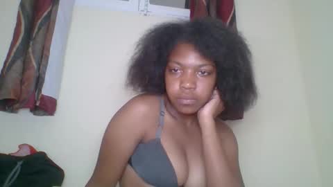 Snapshot of zyraelle_01 chatting on 04/22/26, 07:15 zyraelle_01 online show from 04/22/26, 07:15