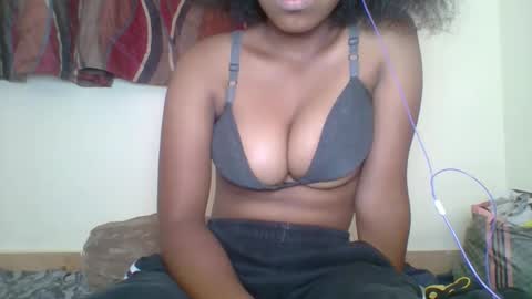 Snapshot of zyraelle_01 chatting on 04/25/26, 08:28 zyraelle_01 online show from 04/25/26, 08:28