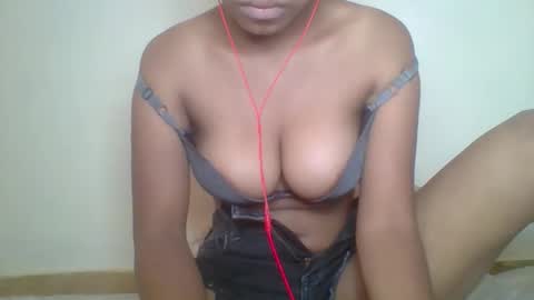 Snapshot of zyraelle_01 chatting on 05/28/26, 08:22 zyraelle_01 online show from 05/28/26, 08:22