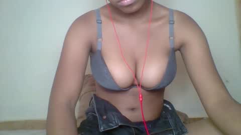 Snapshot of zyraelle_01 chatting on 05/29/26, 10:35 zyraelle_01 online show from 05/29/26, 10:35