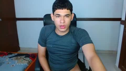 Snapshot of zyrosxk chatting on 05/10/26, 08:08 antonio felipe online show from 05/10/26, 08:08