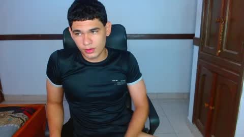 Snapshot of zyrosxk chatting on 05/17/26, 08:01 antonio felipe online show from 05/17/26, 08:01