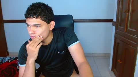 Snapshot of zyrosxk chatting on 05/27/26, 01:08 antonio felipe online show from 05/27/26, 01:08
