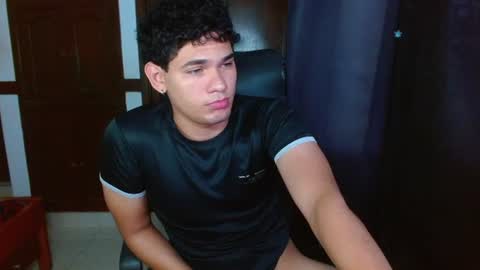 Snapshot of zyrosxk chatting on 07/01/26, 04:25 antonio felipe online show from 07/01/26, 04:25