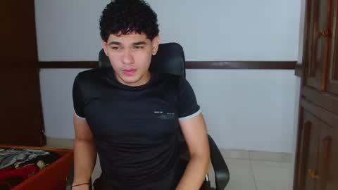 Snapshot of zyrosxk chatting on 07/27/26, 07:37 antonio felipe online show from 07/27/26, 07:37