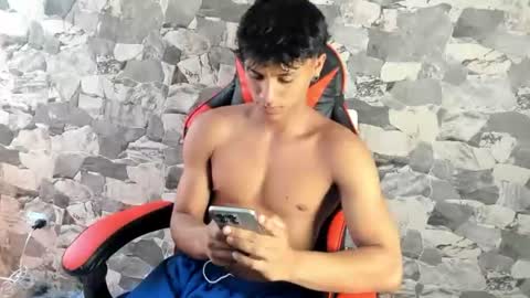 Snapshot of zyzz_1812 chatting on 06/16/26, 07:27 zyzz_1812 online show from 06/16/26, 07:27