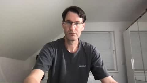 Snapshot of zzz123_cam chatting on 10/18/25, 02:51 zzz123_cam online show from 10/18/25, 02:51