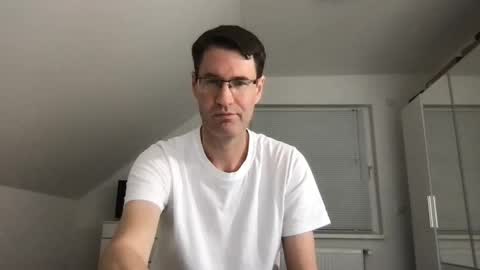 Snapshot of zzz123_cam chatting on 11/21/25, 04:27 zzz123_cam online show from 11/21/25, 04:27