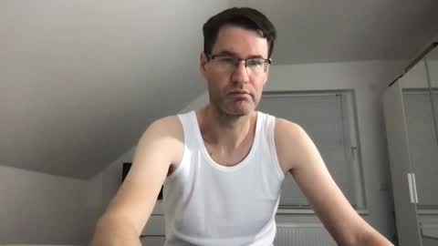 Snapshot of zzz123_cam chatting on 11/23/25, 04:18 zzz123_cam online show from 11/23/25, 04:18