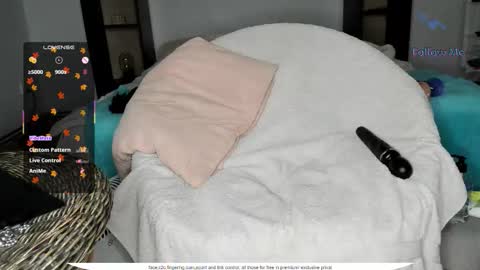 Miss Carla online show from 10/27/25, 09:46