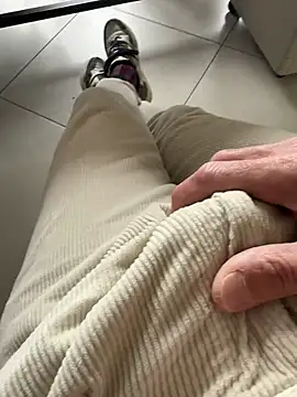 Snapshot of buodiculo chatting on 02/28/25, 10:09 buodiculo online show from 02/28/25, 10:09