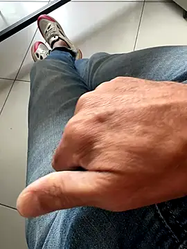 Snapshot of buodiculo chatting on 09/17/25, 06:15 buodiculo online show from 09/17/25, 06:15