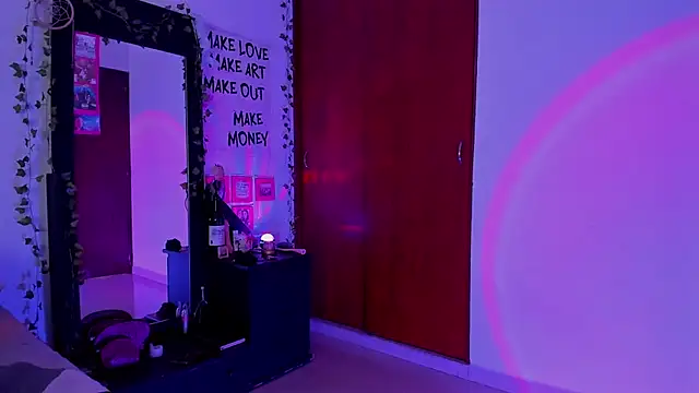 little kayla  online show from 11/28/25, 09:17