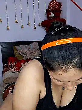 Snapshot of MOM-SUN-COUPLE chatting on 01/30/25, 05:17 MOM-SUN-COUPLE online show from 01/30/25, 05:17