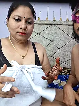 Snapshot of MOM-SUN-COUPLE chatting on 02/11/25, 10:48 MOM-SUN-COUPLE online show from 02/11/25, 10:48