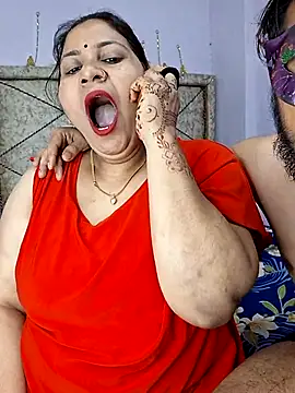 Snapshot of MOM-SUN-COUPLE chatting on 02/14/25, 05:25 MOM-SUN-COUPLE online show from 02/14/25, 05:25