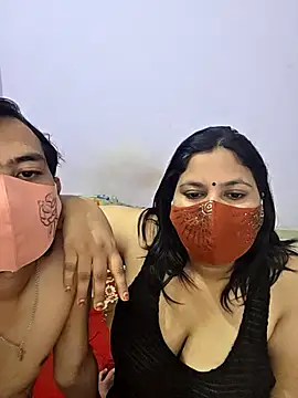 Snapshot of MOM-SUN-COUPLE chatting on 09/09/25, 09:09 MOM-SUN-COUPLE online show from 09/09/25, 09:09