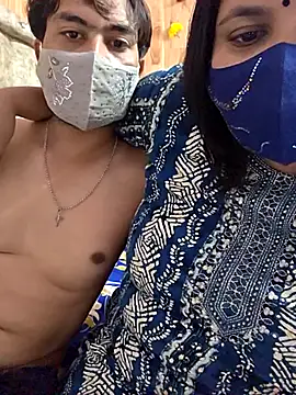 Snapshot of MOM-SUN-COUPLE chatting on 09/11/25, 05:13 MOM-SUN-COUPLE online show from 09/11/25, 05:13