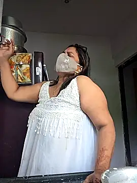 Snapshot of MOM-SUN-COUPLE chatting on 10/05/25, 10:35 MOM-SUN-COUPLE online show from 10/05/25, 10:35