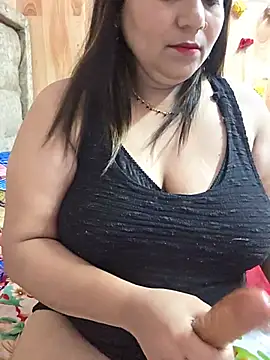 MOM-SUN-COUPLE online show from 06/14/26, 08:16