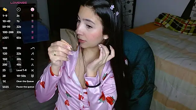 mia  lopez  online show from 12/16/24, 10:56