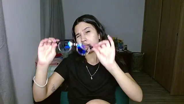 mia  lopez  online show from 10/21/25, 01:17