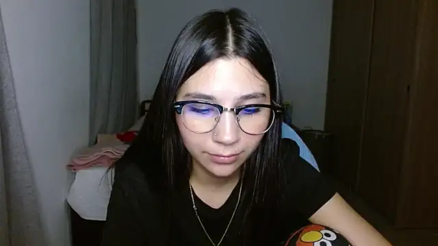 mia  lopez  online show from 10/25/25, 03:36