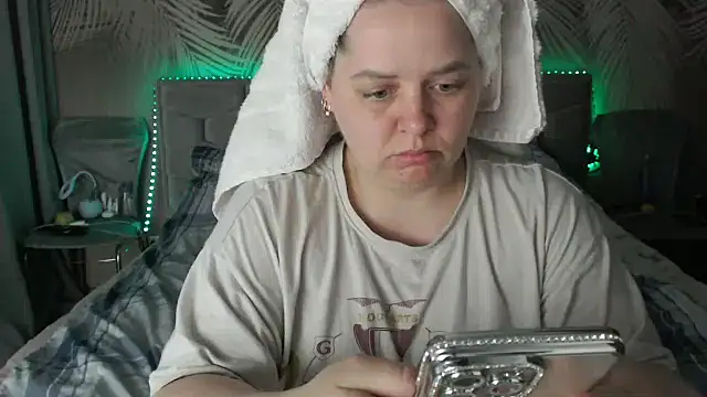 uliastar online show from 04/22/26, 05:54