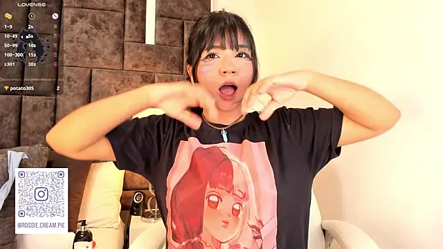 Snapshot of Petit-Rosse chatting on 02/20/25, 06:06 Petit-Rosse online show from 02/20/25, 06:06