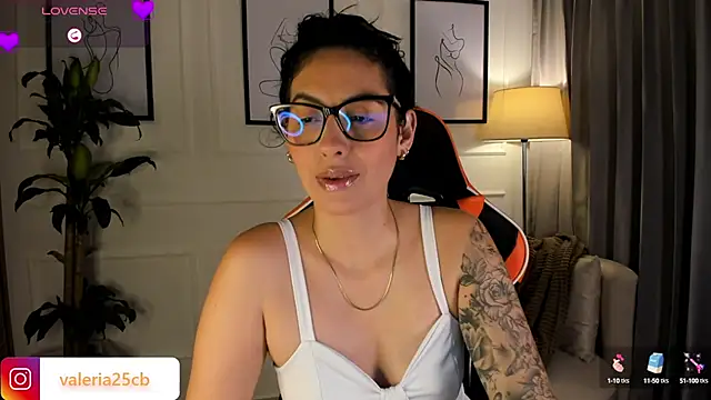 valeriia25  online show from 02/07/25, 10:41