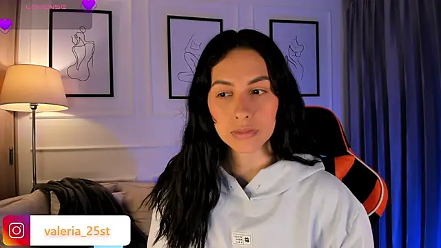 valeriia25  online show from 03/12/25, 11:42