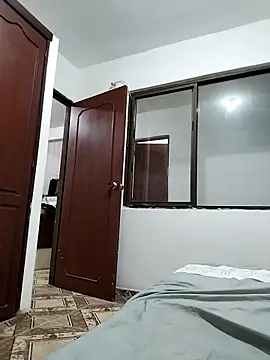 Snapshot of donjeik chatting on 09/29/25, 12:43 donjeik online show from 09/29/25, 12:43