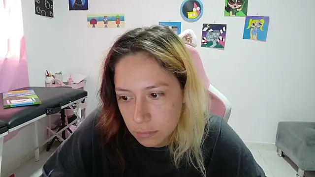 MommyMiaWs online show from 12/17/25, 01:39