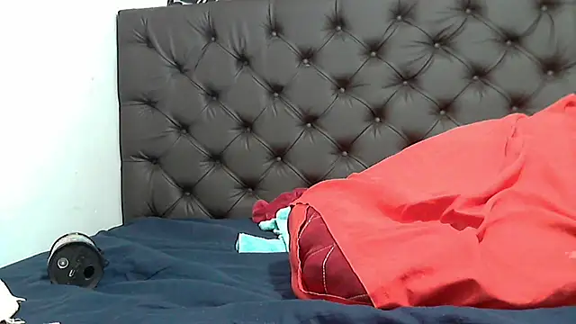sluttylaura21 online show from 03/09/25, 02:43